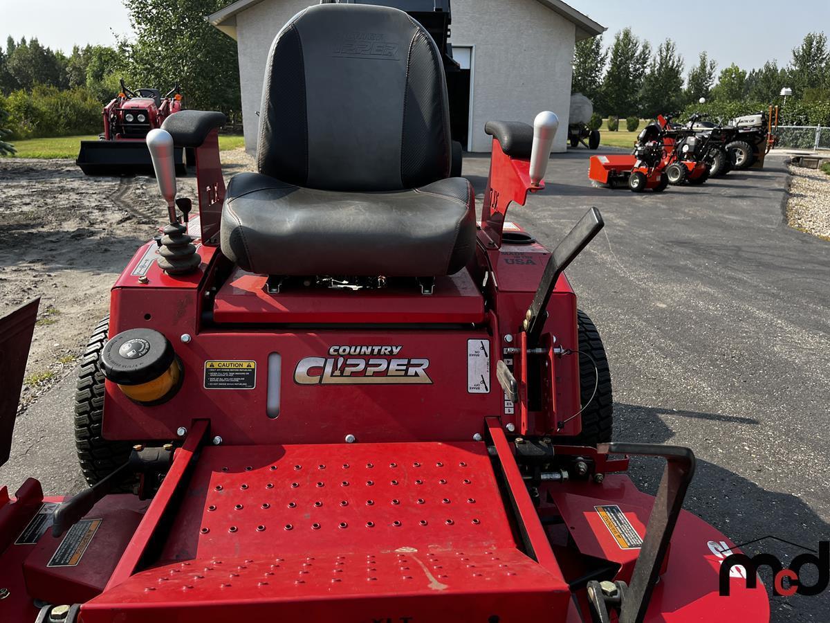 Country Clipper 52 Zero Turn Mower w Bagger Attachment